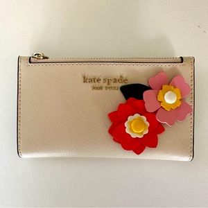 Kate Spade Slim Wallet - Flower 🌺